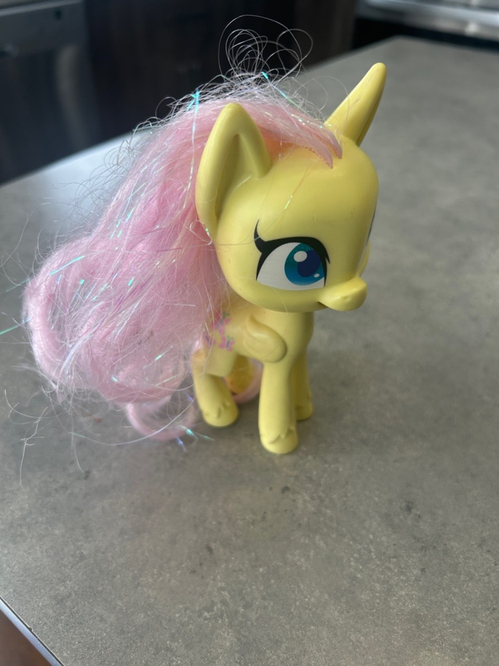 My Little Pony FLUTTERSHY Guirlandes Cheveux Jaune Rose 2019 Mega Friendship Mig - Picture 3 of 3
